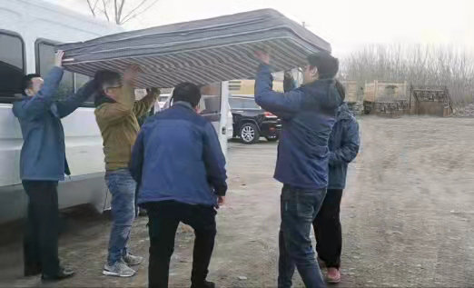 齊心協力，整理物資準備出發